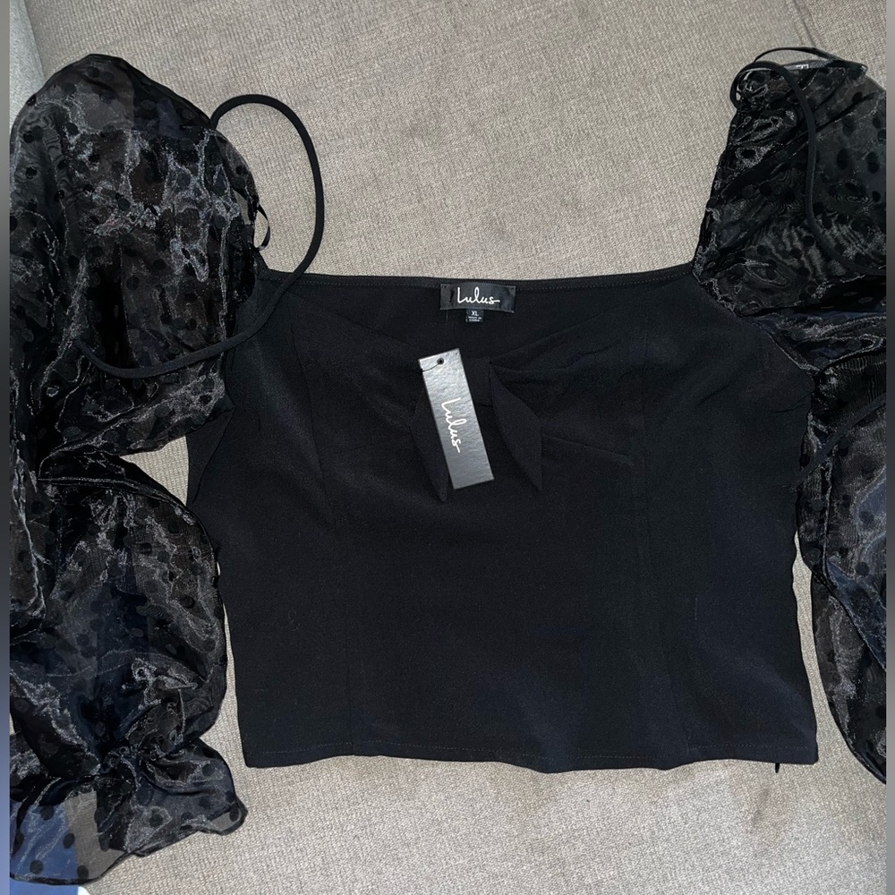 Lulu’s black top
